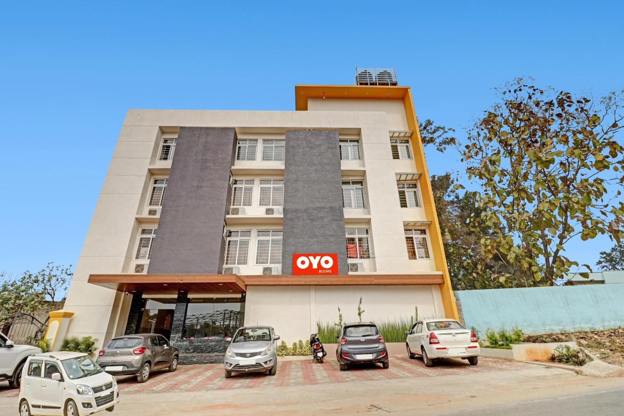 Hotel O Formula Vanivilasa Puram Bagian luar foto