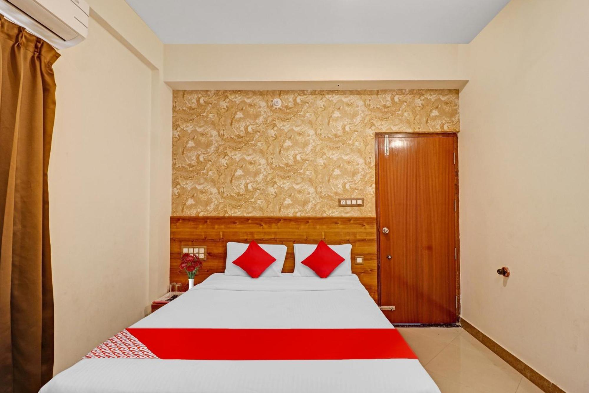 Hotel O Formula Vanivilasa Puram Bagian luar foto