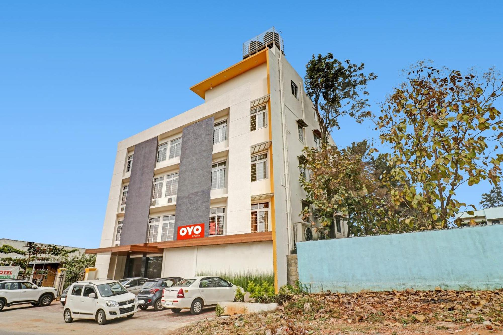 Hotel O Formula Vanivilasa Puram Bagian luar foto