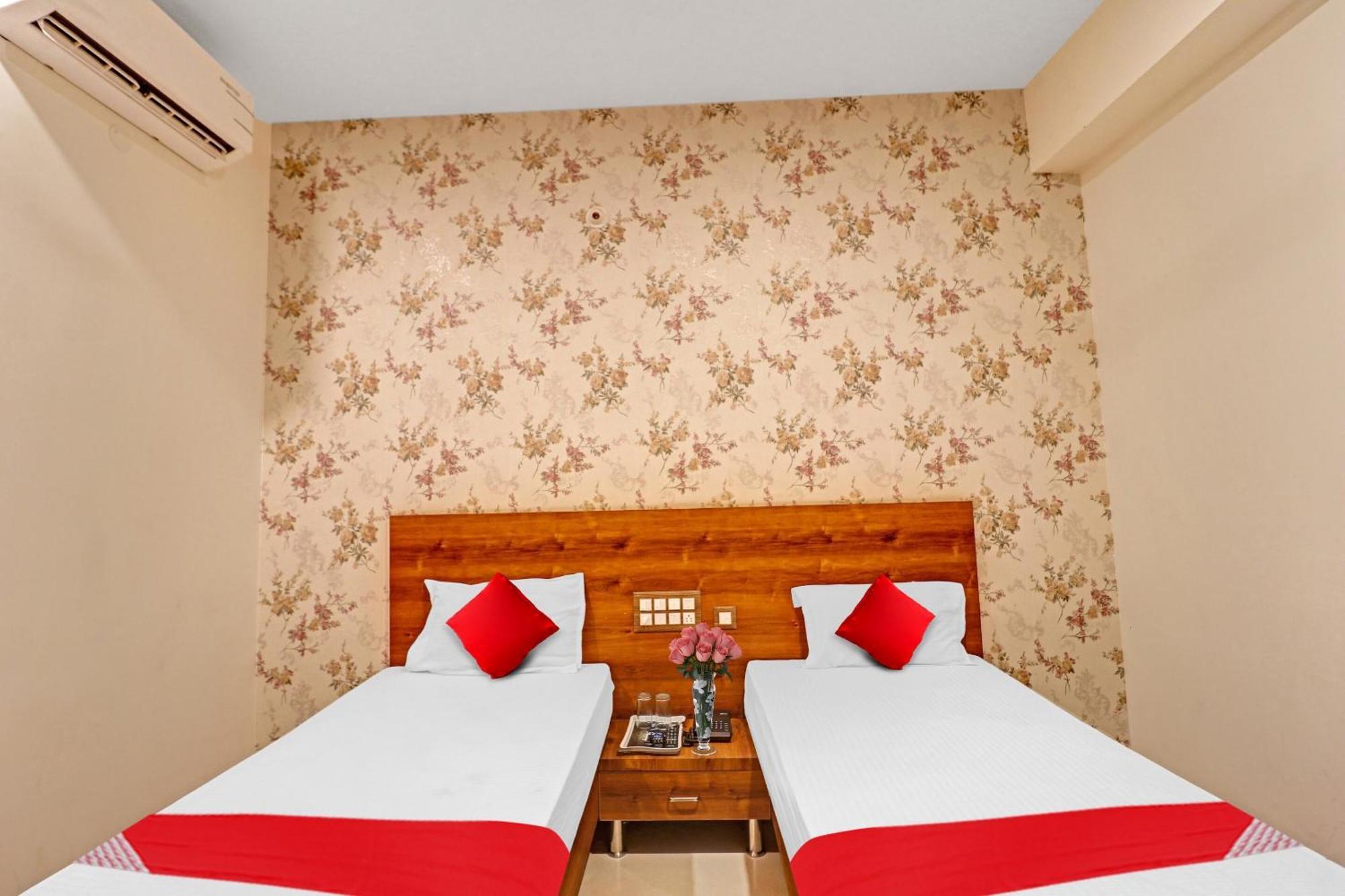 Hotel O Formula Vanivilasa Puram Bagian luar foto