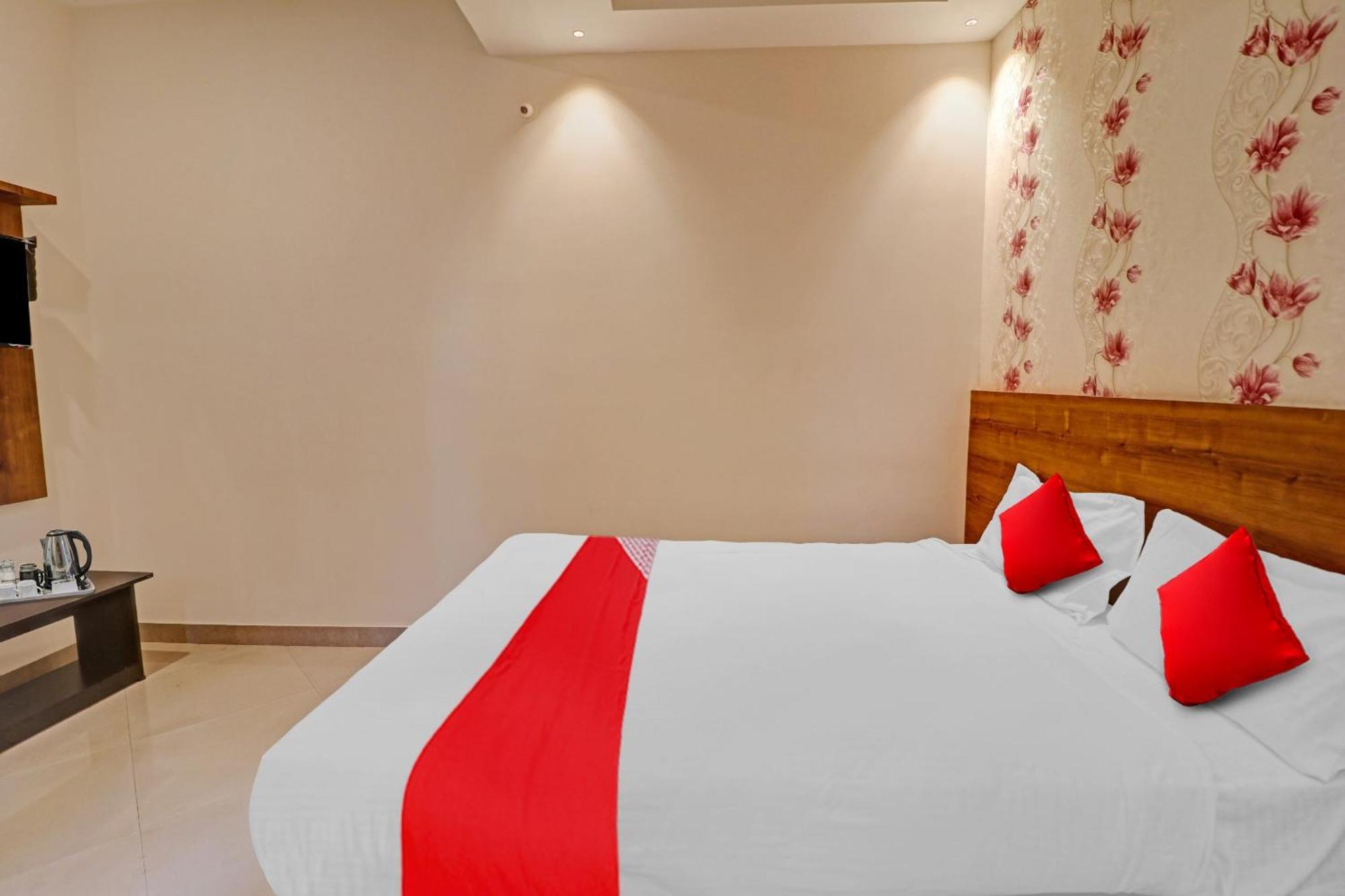 Hotel O Formula Vanivilasa Puram Bagian luar foto