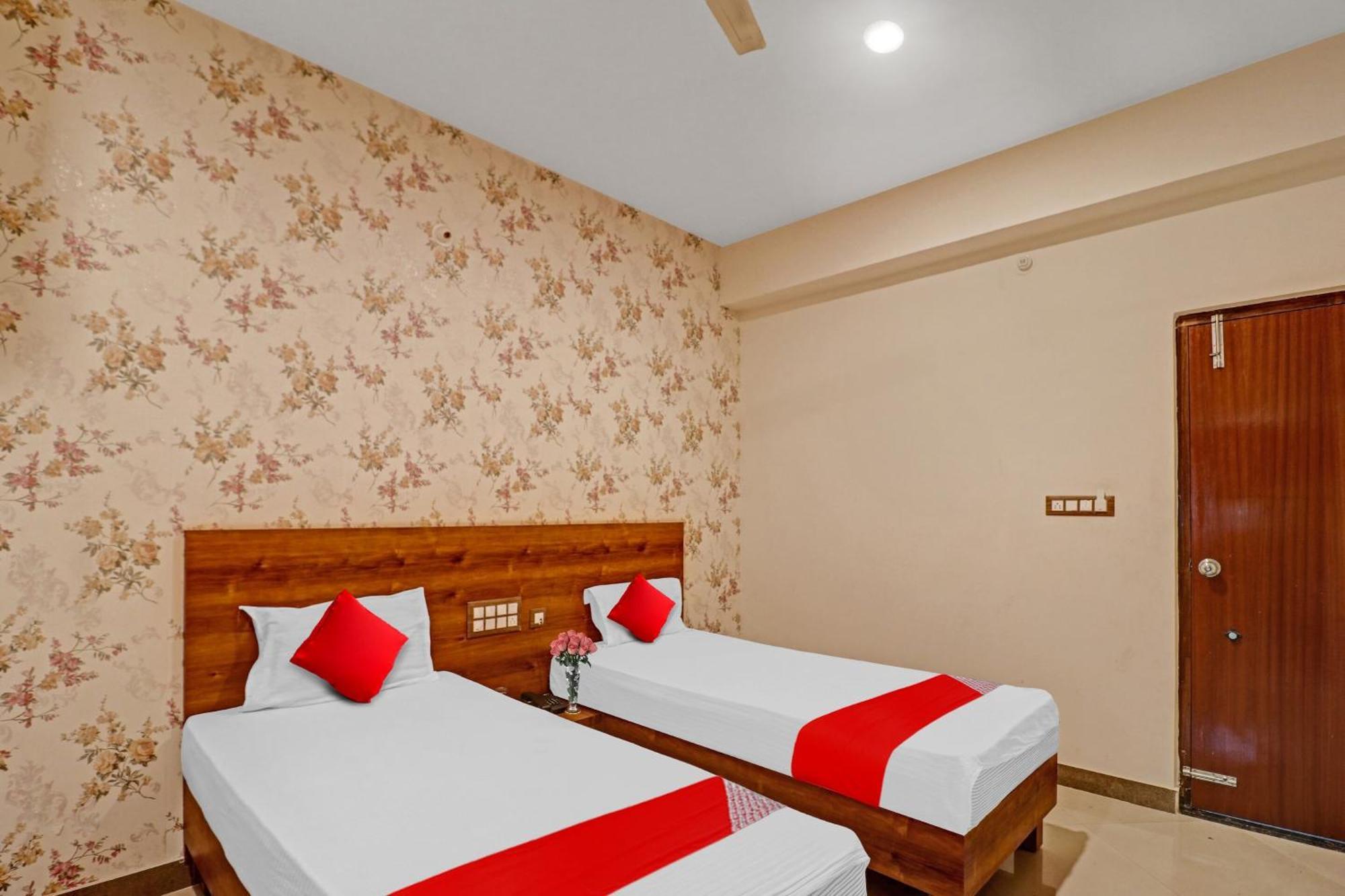 Hotel O Formula Vanivilasa Puram Bagian luar foto