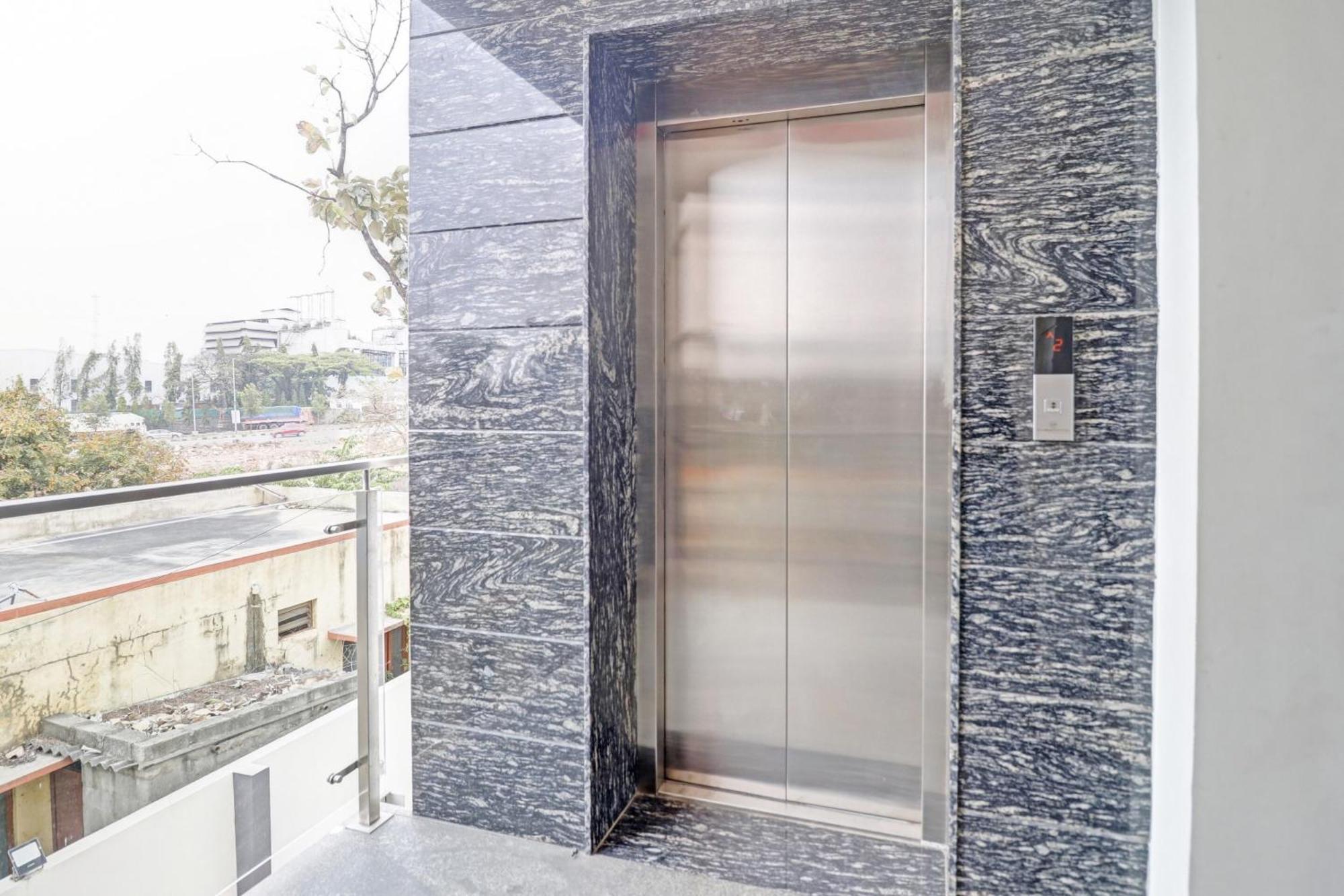 Hotel O Formula Vanivilasa Puram Bagian luar foto