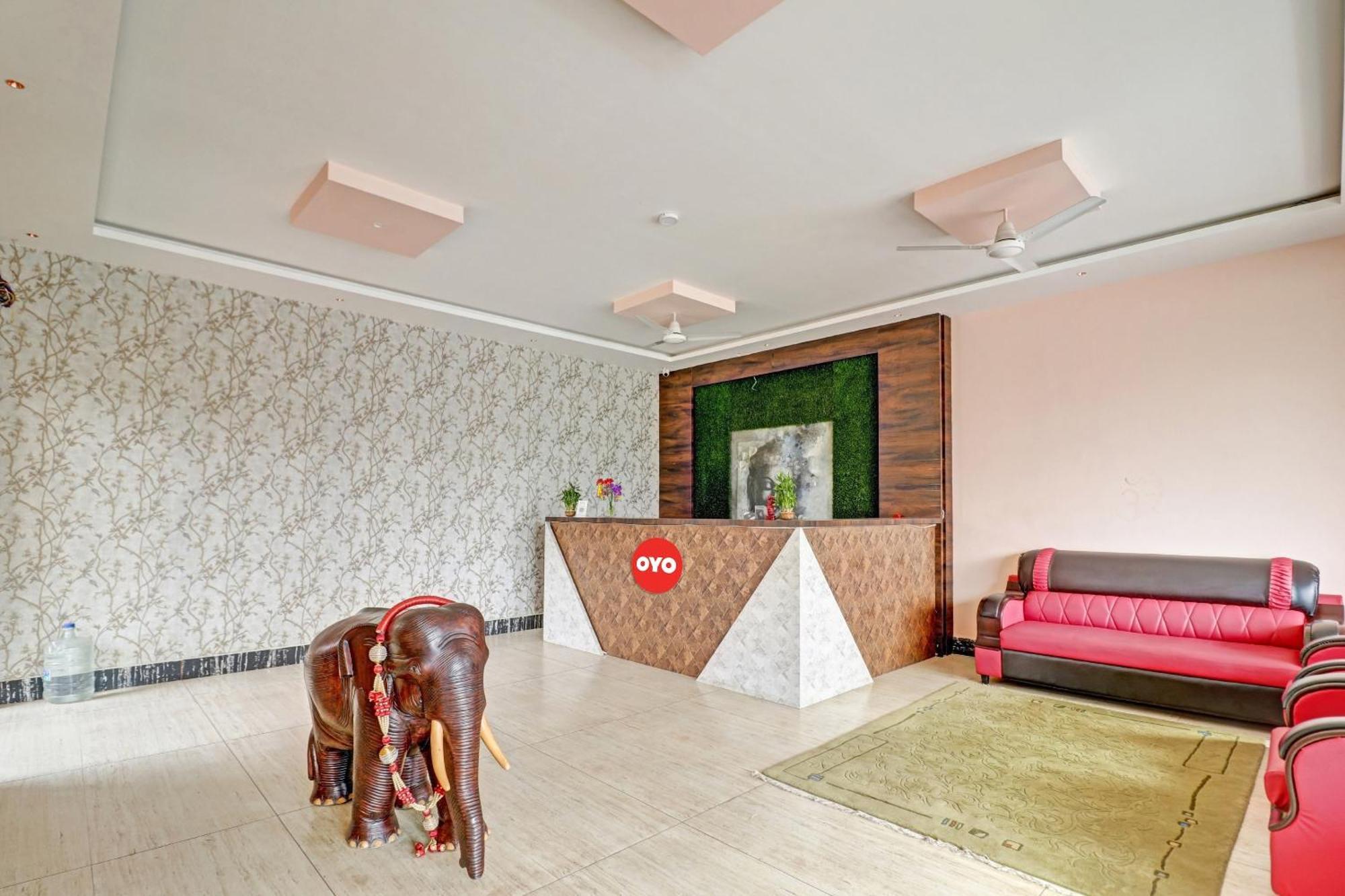 Hotel O Formula Vanivilasa Puram Bagian luar foto