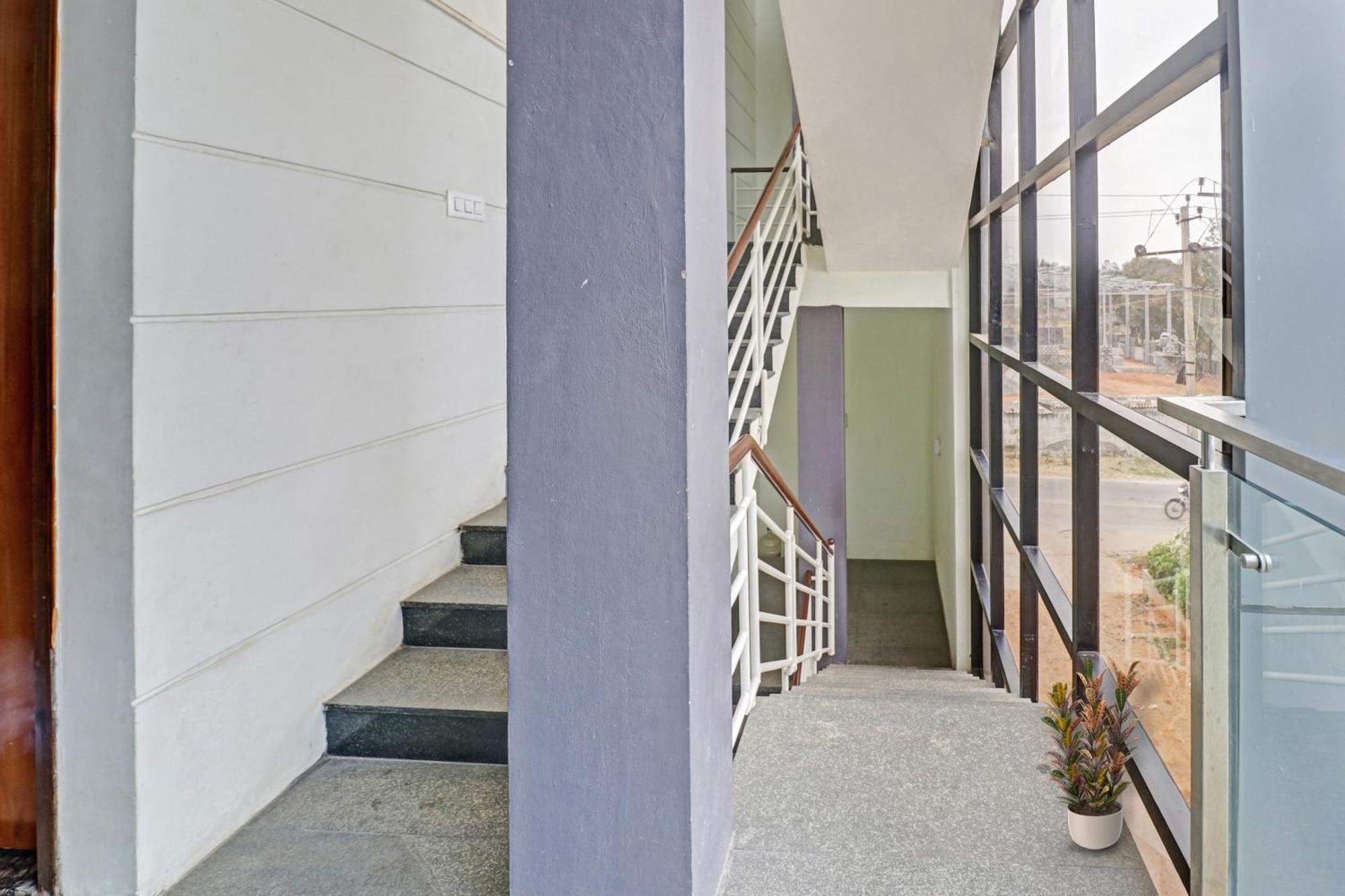 Hotel O Formula Vanivilasa Puram Bagian luar foto